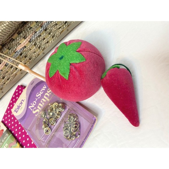 Vintage Tapestry Fabric Cushion Covered Sewing Box Basket w Handle And  Goodies - Picture 15 of 16